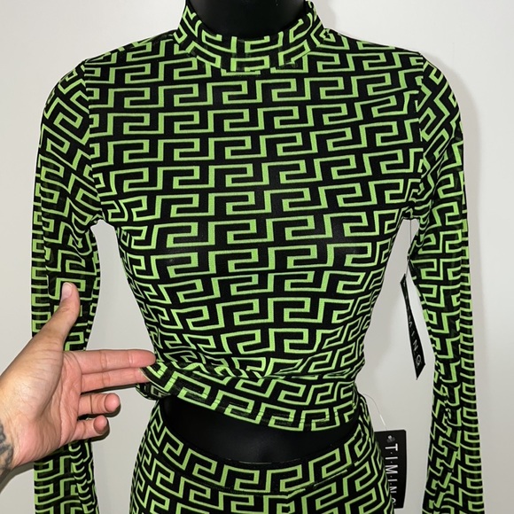 Long Sleeve Mesh Two Piece Biker Short Set with Geometric Print - Picture 3 of 6